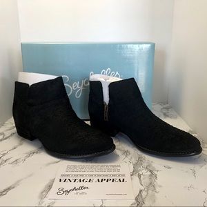 NIB Seychelles Snare Towel Black Suede Ankle Boots